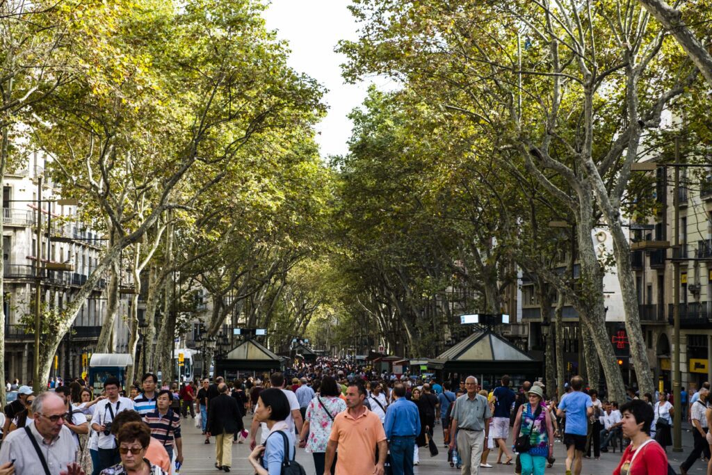 Turistas en Las Ramblas de Barcelona